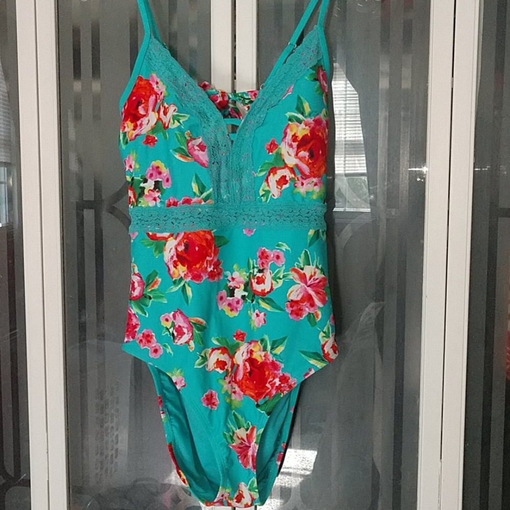 Womens one piece bathing suit